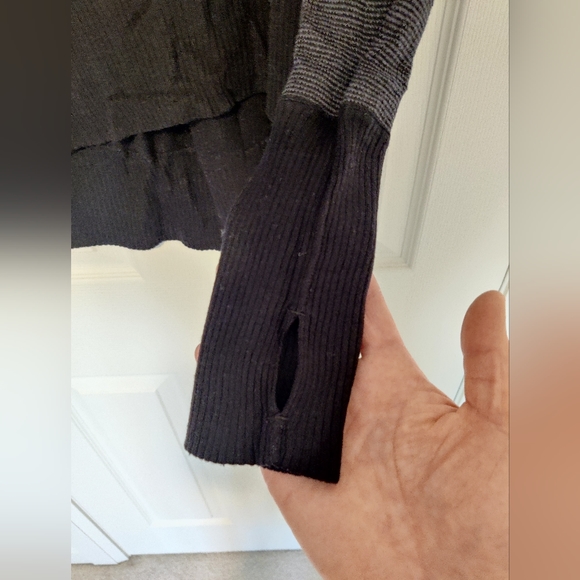 Lululemon Yin Me pullover sweater, size 10 - Picture 8 of 9